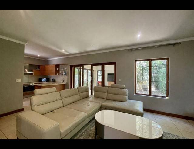 3 BEDROOM TOWNHOUSE FOR SALE IN MENLO PARK